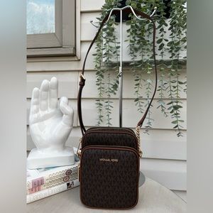 Michael kors crossbody